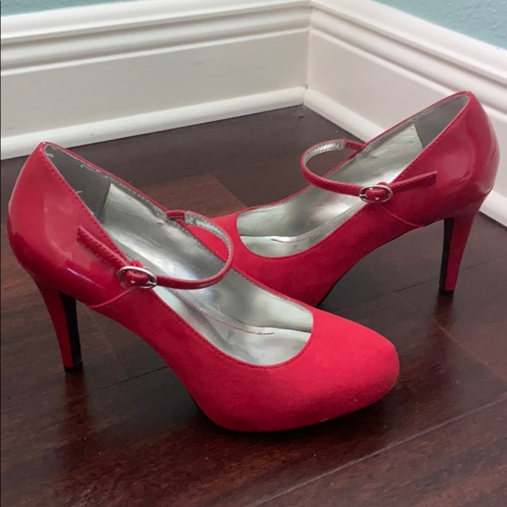 Red Heels - Picture 2 of 4